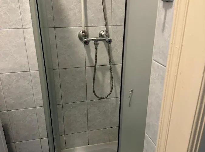 Lanchid Castle Side Red And Blue Budapesta