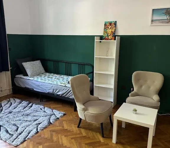 Lanchid Castle Side Red And Blue Apartament