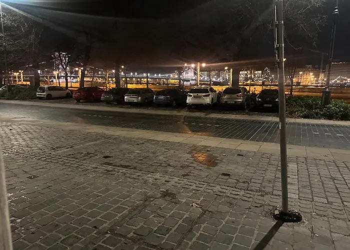 Lanchid Castle Side Red And Blue * Budapesta