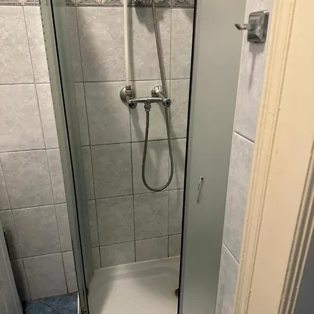 Lanchid Castle Side Red And Blue 부다페스트