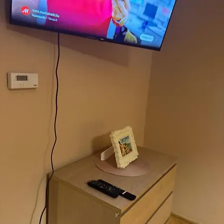 Lanchid Castle Side Red And Blue Apartment Budapest